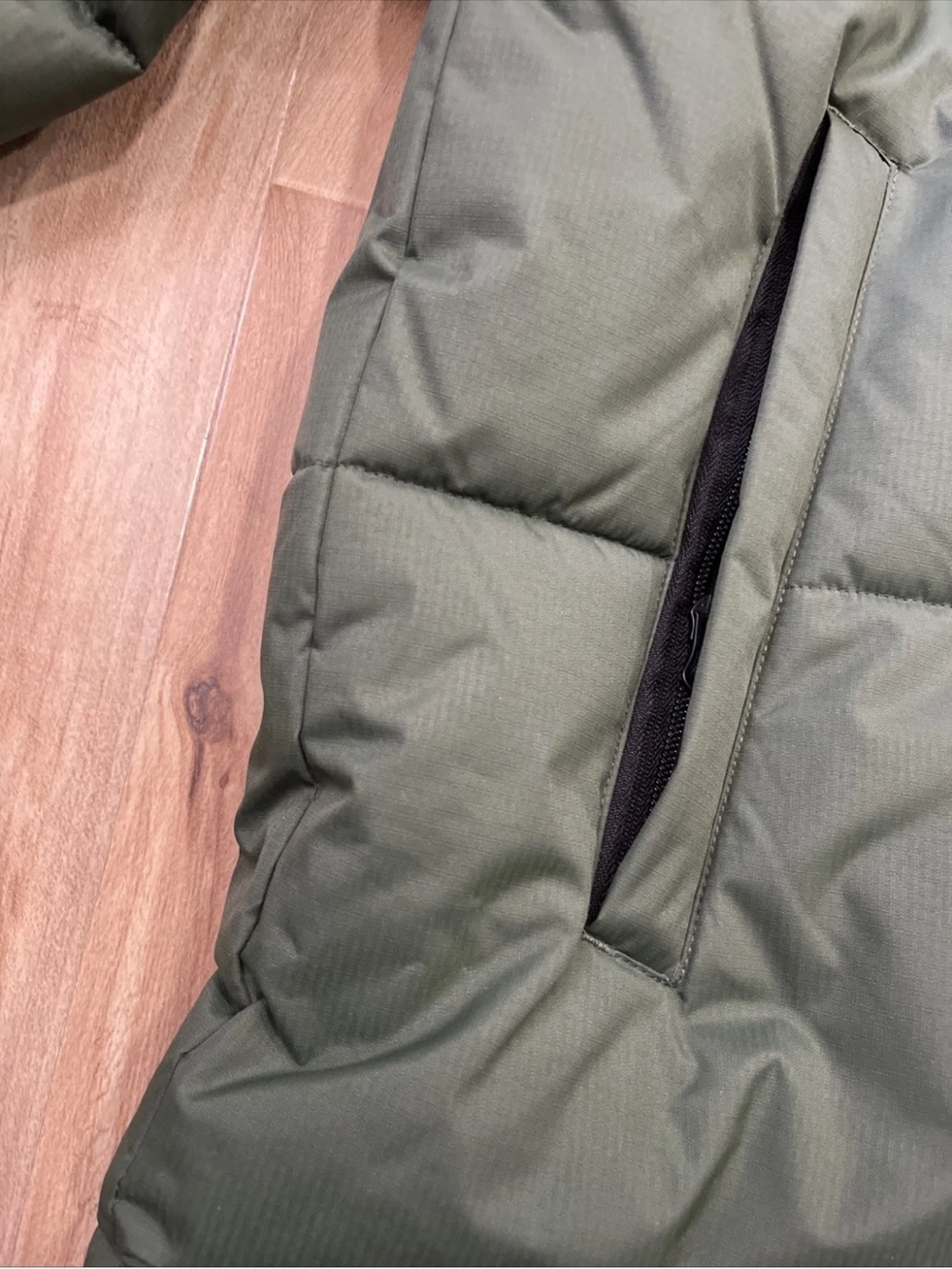 Reebok Olive Green Jacket Reversible with Black Zipper Detailing - Picture 15 of 16